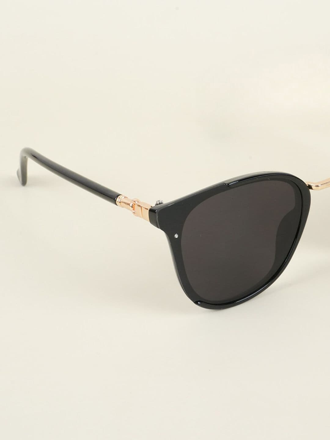 Voyage Women Oval UV Protected Sunglasses B6101MG3175