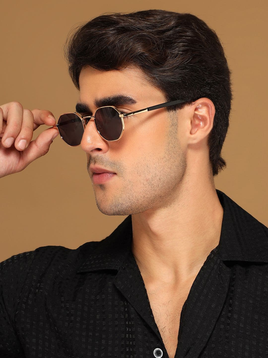 Voyage Unisex Black & Gold-Toned Lens & Round Sunglasses with UV Protected Lens