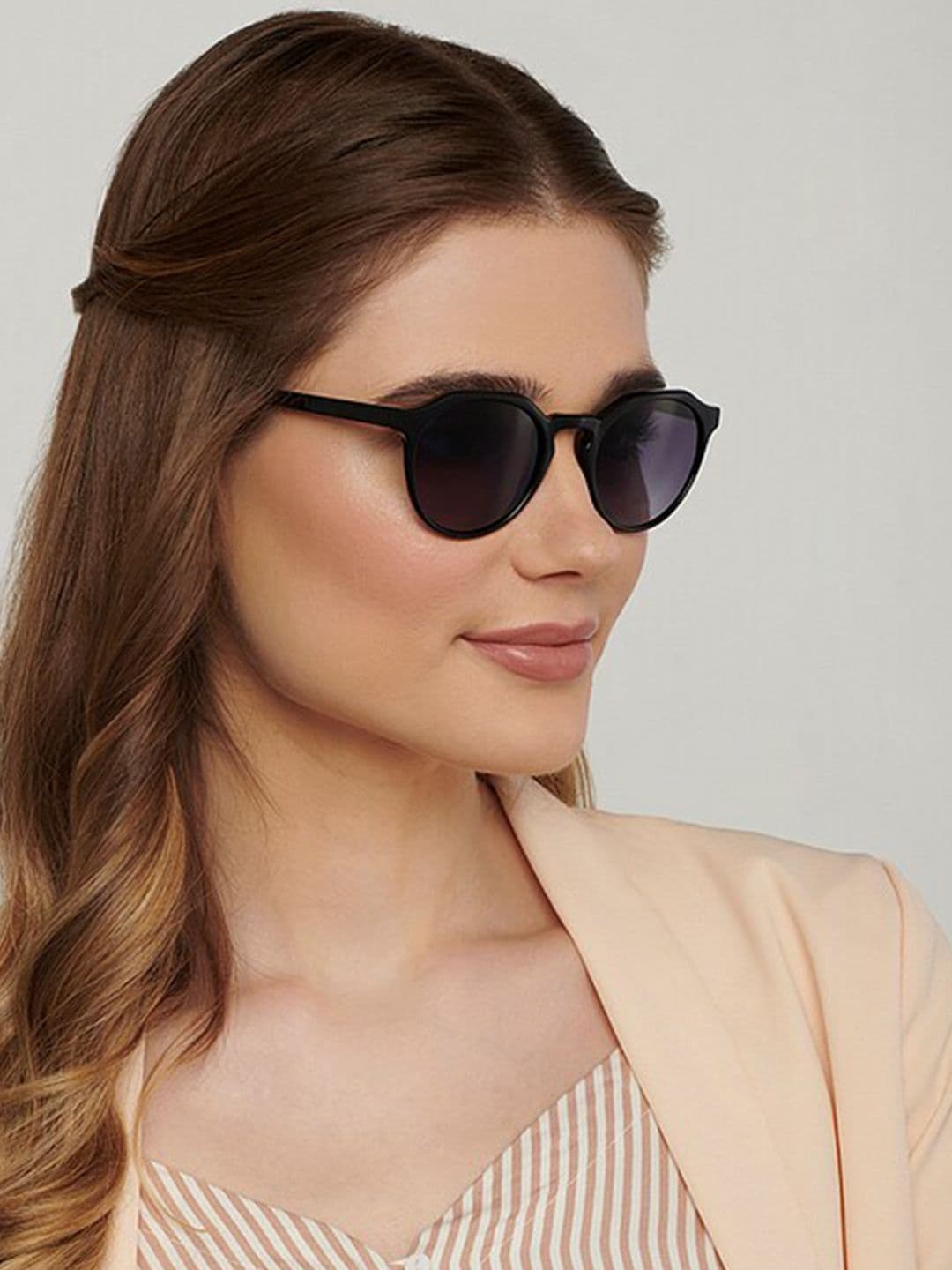 Vincent Chase by Lenskart Unisex Grey Lens & Black Round Sunglasses with UV Protected Lens