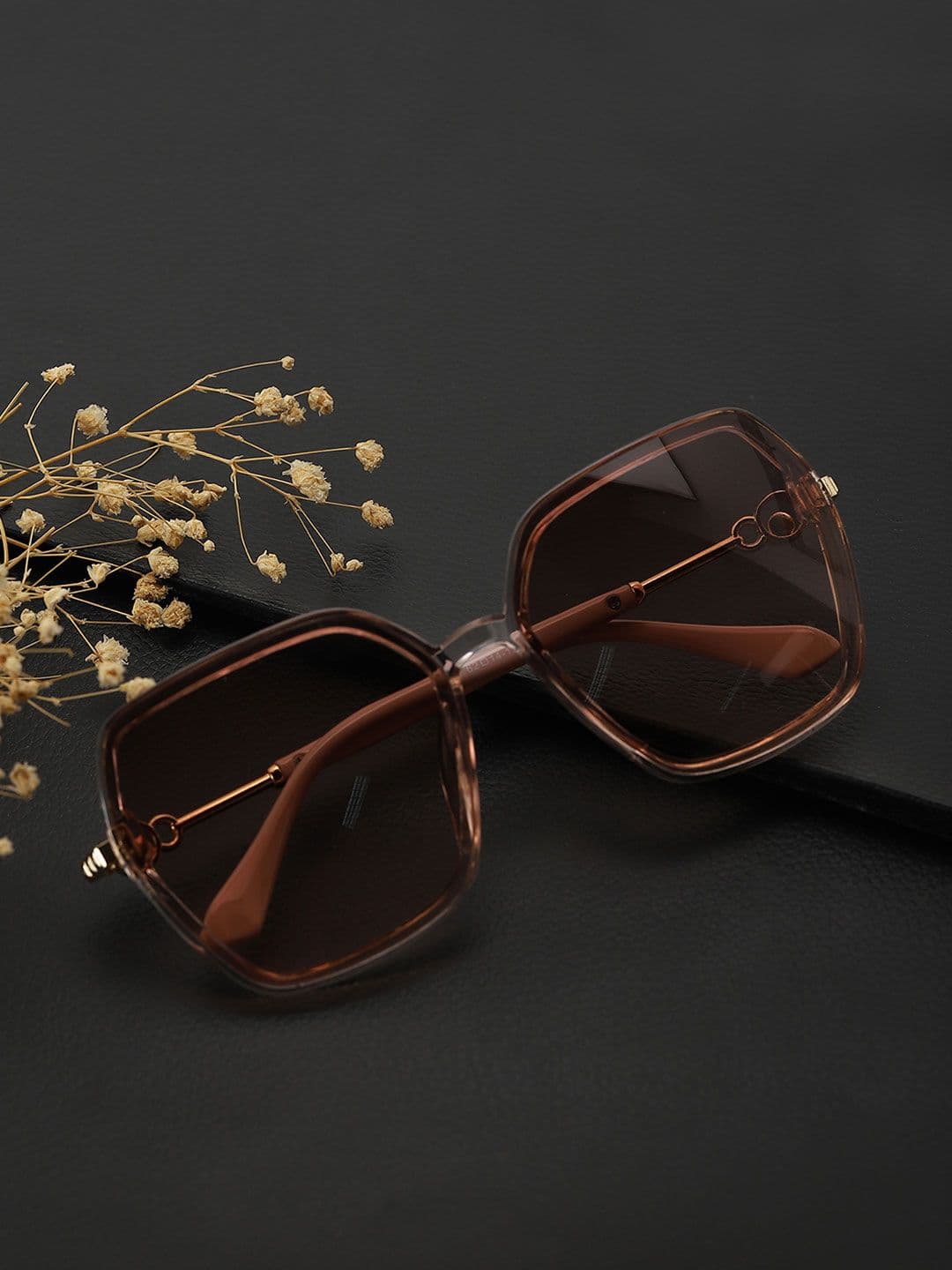 Carlton London Women Polarised & UV Protected Lens Full Rim Oversized Sunglasses CLSW083