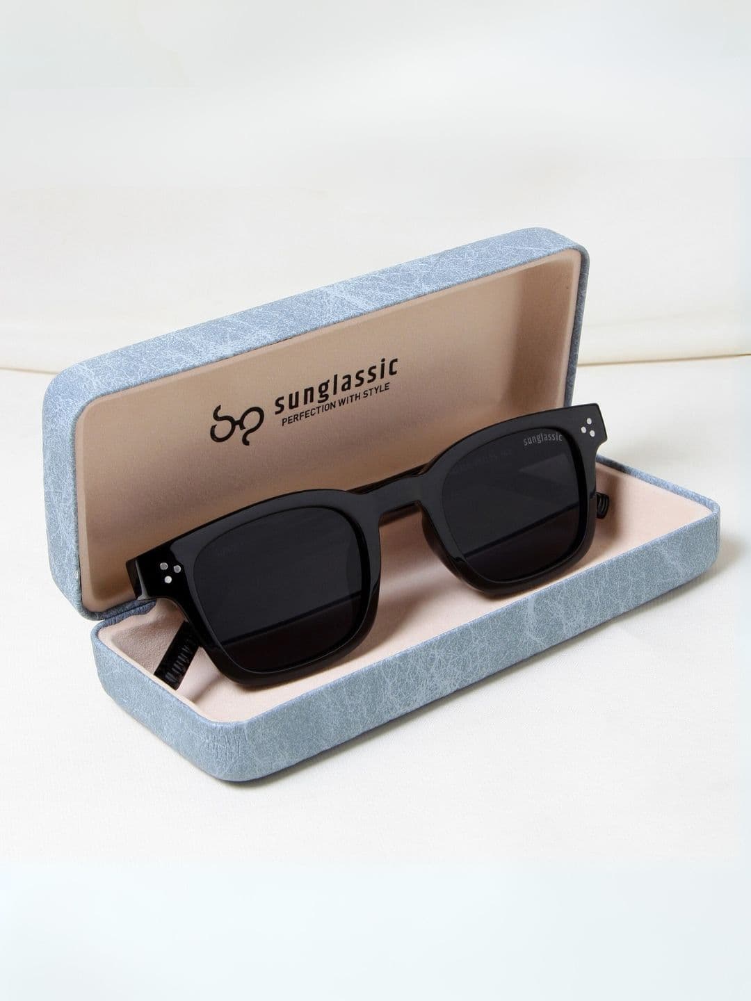 SUNGLASSIC Unisex Wayfarer Sunglasses with UV Protected Lens