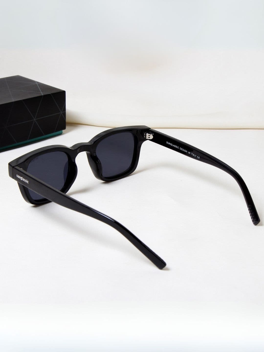 SUNGLASSIC Unisex Wayfarer Sunglasses with UV Protected Lens