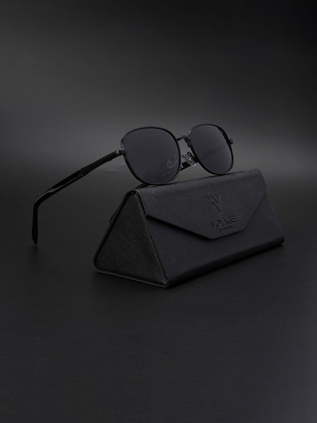 Voyage Unisex Square Sunglasses with Polarised and UV Protected Lens 2288PMG5847