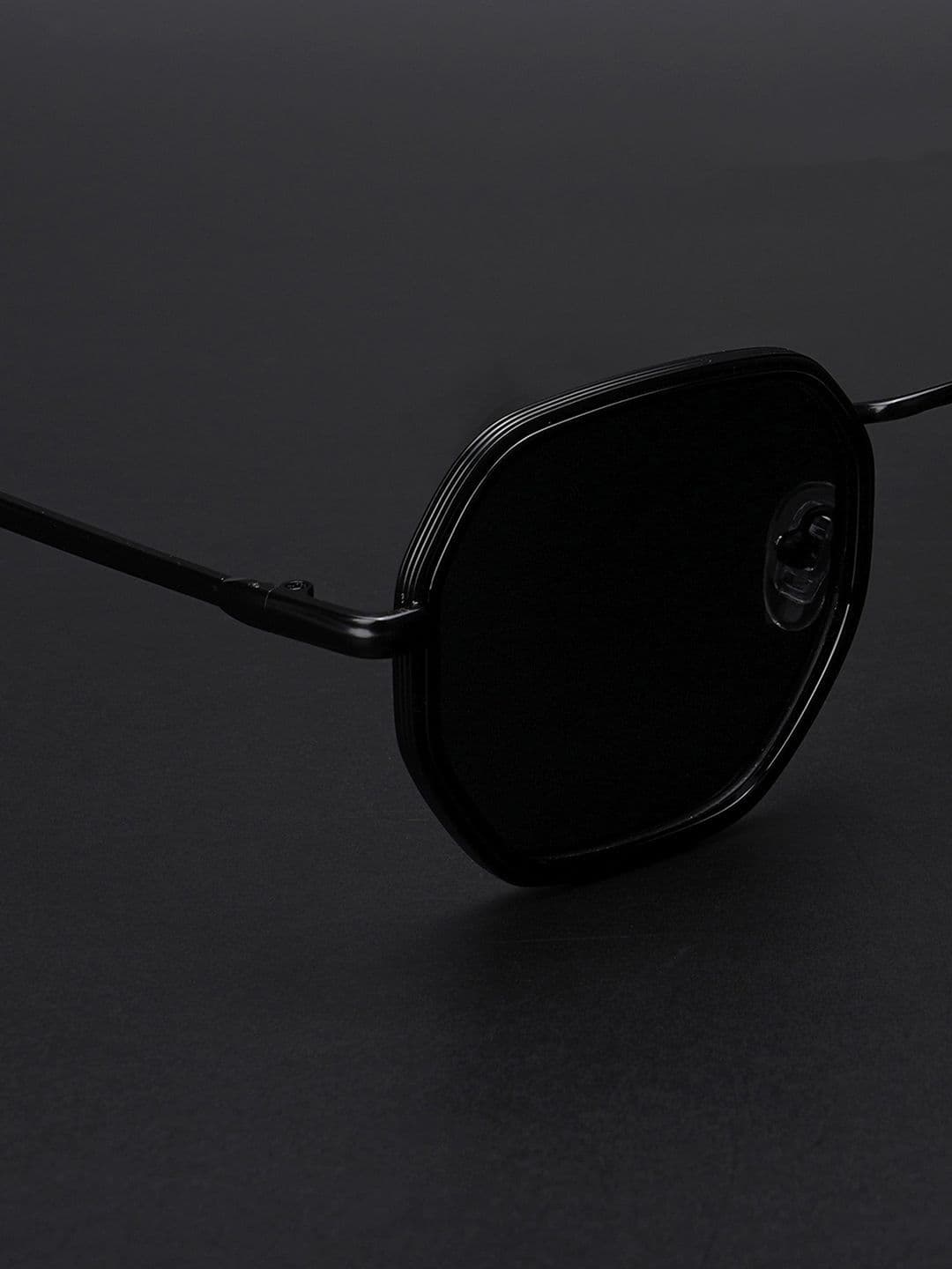 Voyage Adults Square Sunglasses with Polarised and UV Protected Lens 3410PMG5851-Black