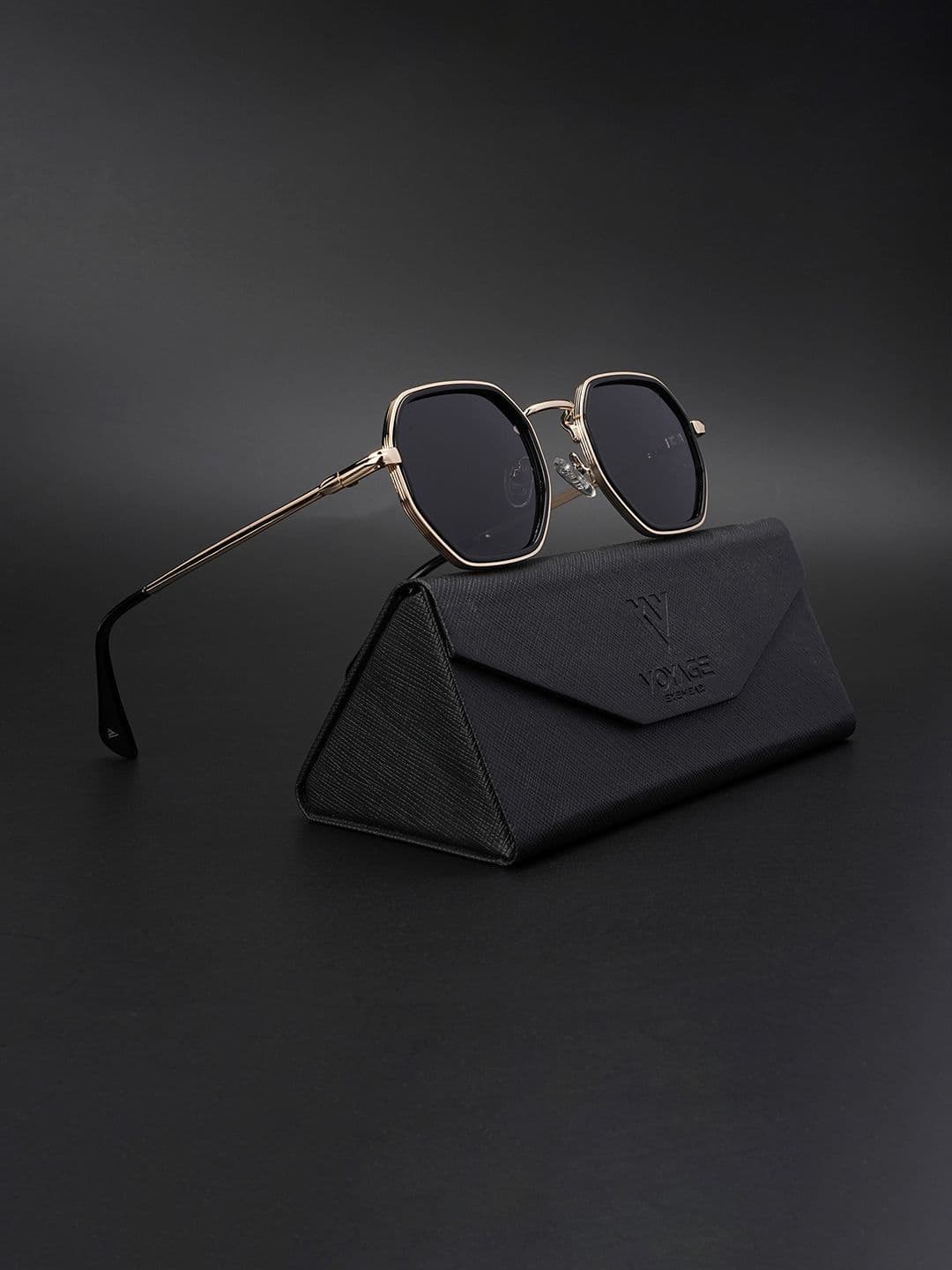 Voyage Unisex Square Sunglasses with Polarised and UV Protected Lens