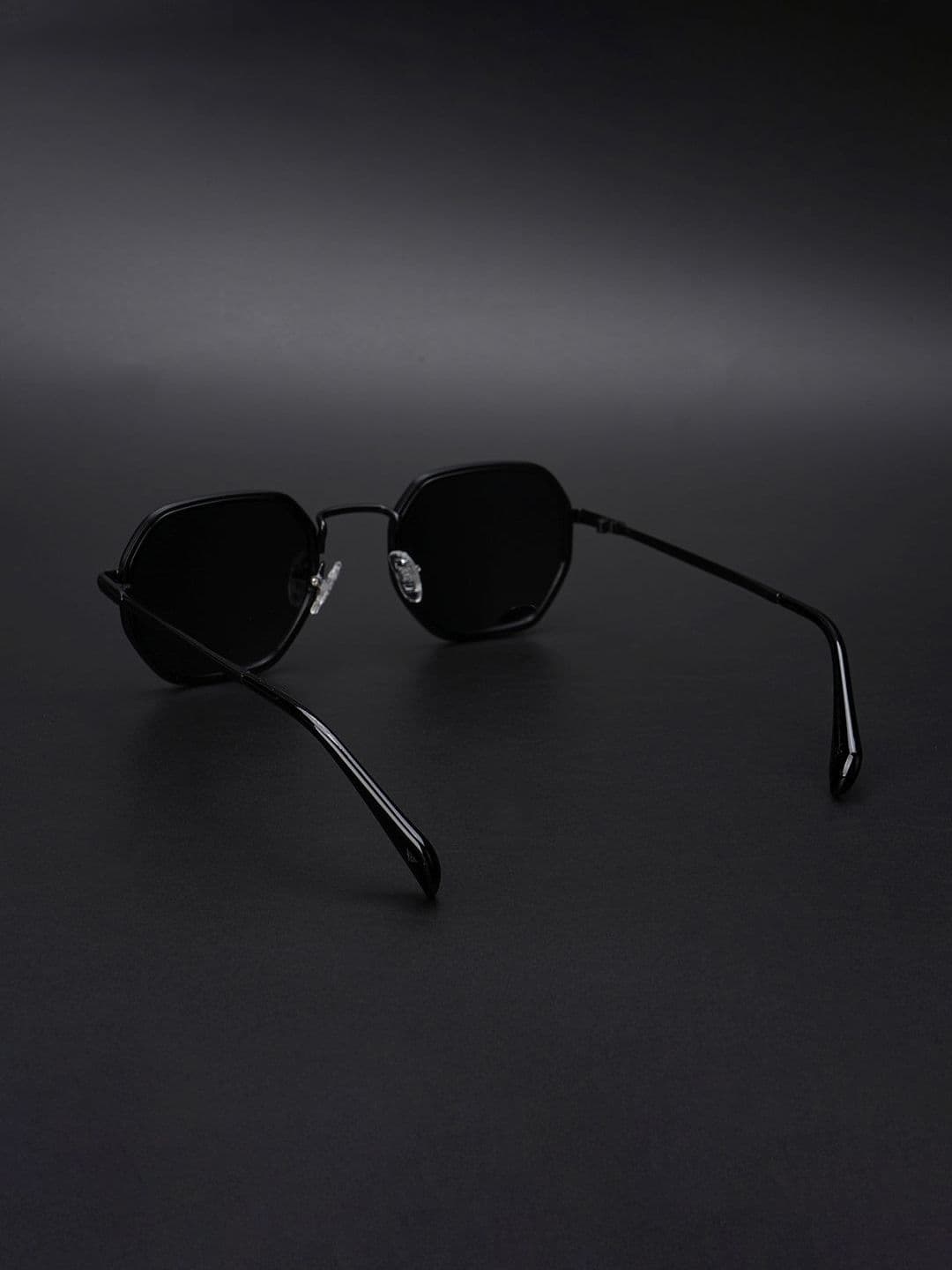 Voyage Adults Square Sunglasses with Polarised and UV Protected Lens 3410PMG5851-Black