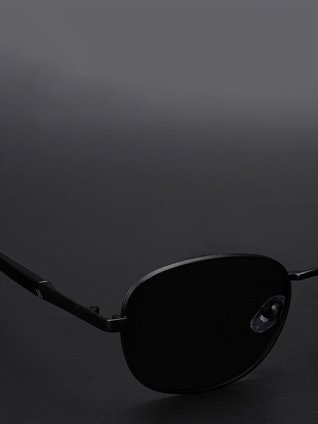 Voyage Unisex Square Sunglasses with Polarised and UV Protected Lens 2288PMG5847