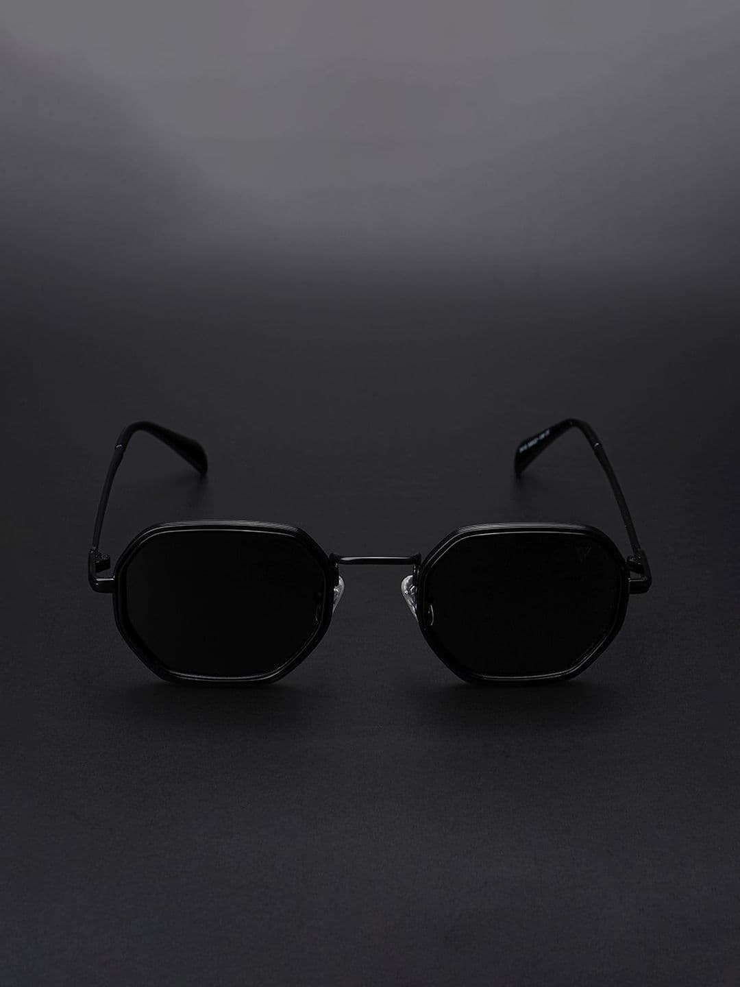 Voyage Adults Square Sunglasses with Polarised and UV Protected Lens 3410PMG5851-Black