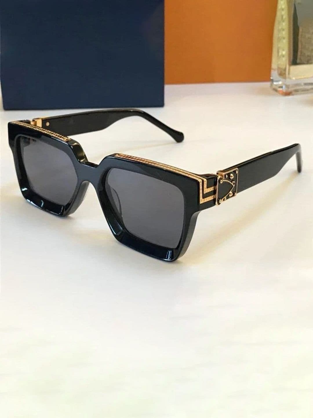 LEGEND EYEWEAR Unisex Square Sunglasses with UV Protected Lens SGLHBHYVJJKZTQWN