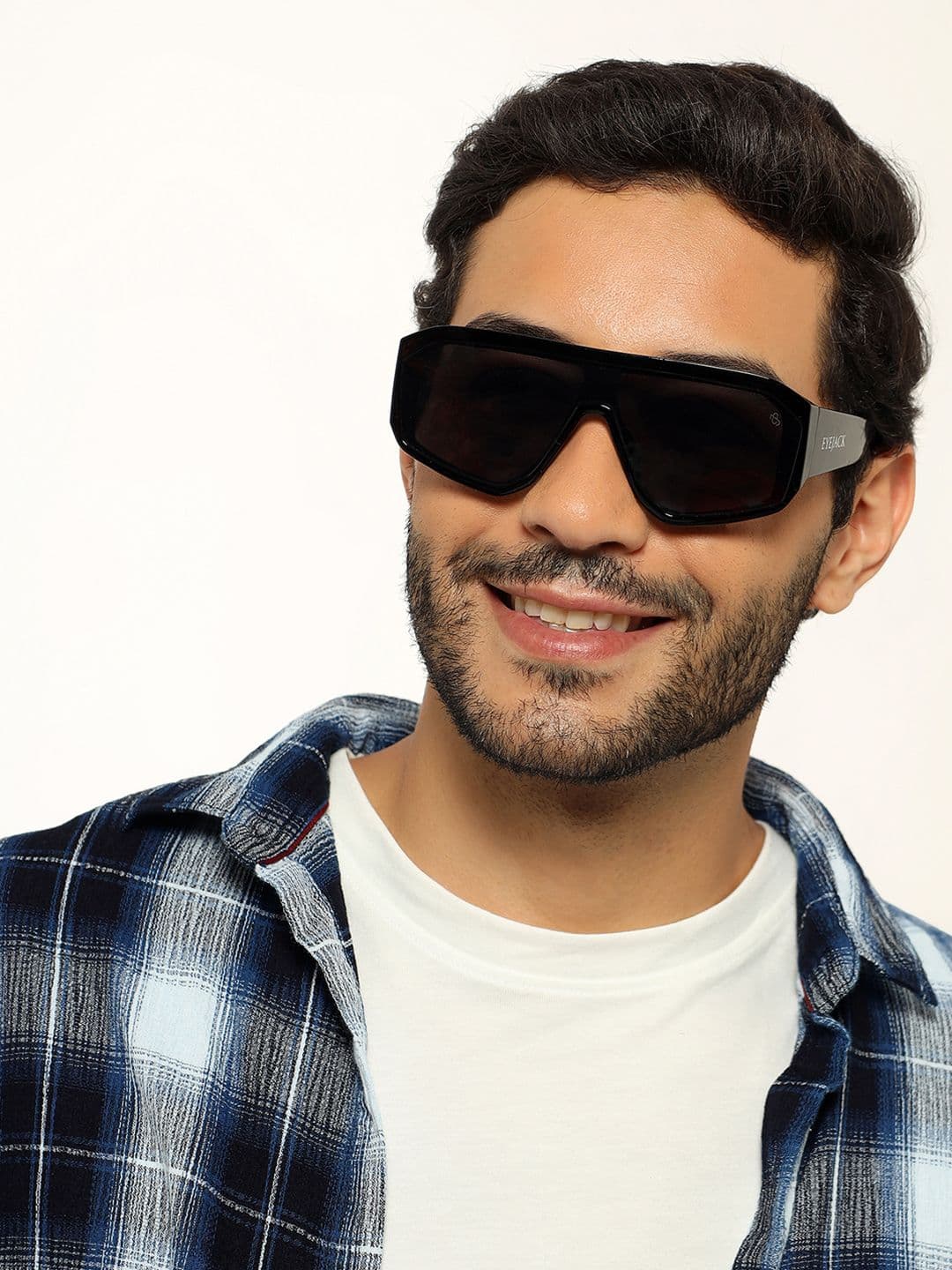 Eyejack by Voyage Unisex Wayfarer Full Rim Sunglasses with UV Protected Lens ID2329CL860