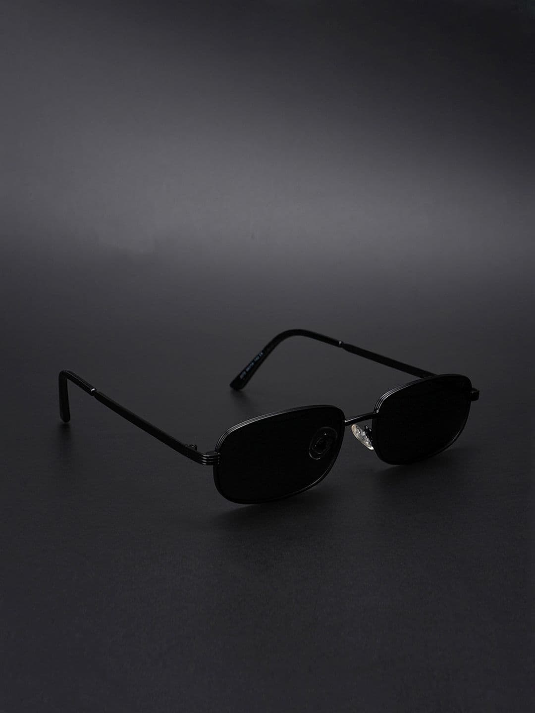 Voyage Adults Rectangle Sunglasses with Polarised and UV Protected Lens 2272PMG5845-Black