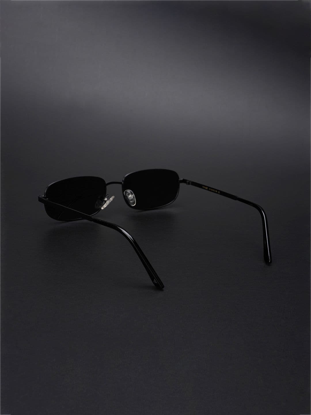 Voyage Adults Rectangle Sunglasses with Polarised and UV Protected Lens 2272PMG5845-Black