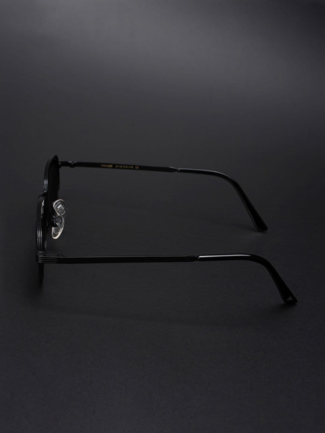 Voyage Adults Rectangle Sunglasses with Polarised and UV Protected Lens 2272PMG5845-Black