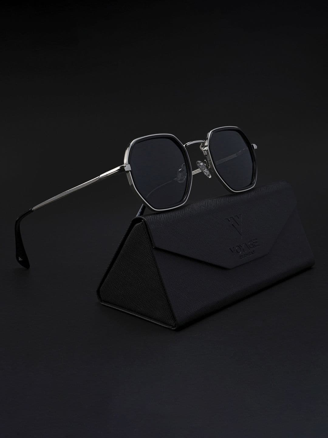 Voyage Unisex Square Sunglasses with Polarised and UV Protected Lens