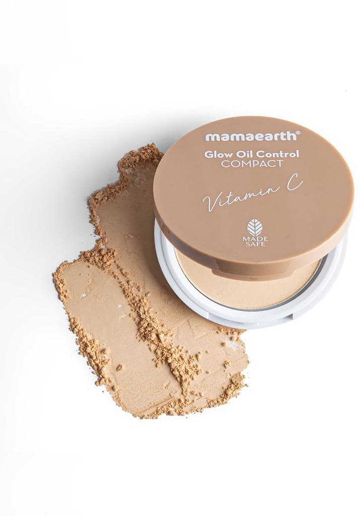 Mamaearth Glow Oil Control Compact SPF 30 with Vitamin C & Turmeric for 2X Instant Glow Compact